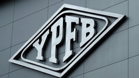 YPFB defiende operaciones de importación de combustibles