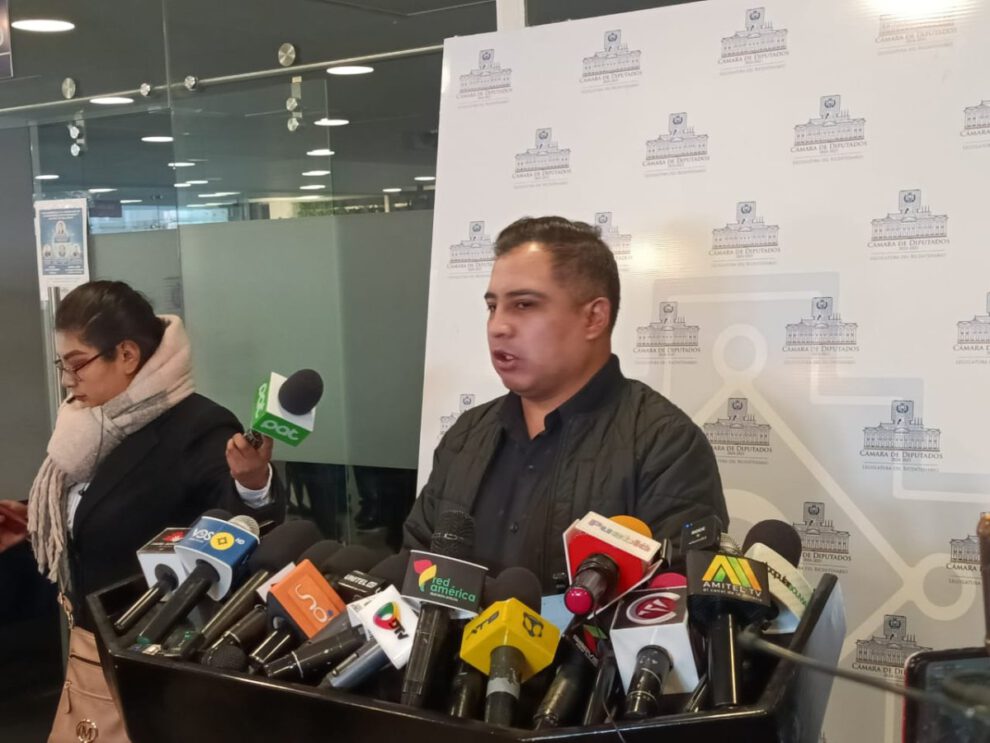 Alberto Astorga critica a Evo Morales y Rodrigo Paz