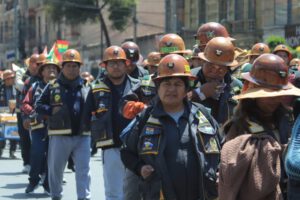 Mineros cooperativistas protestan en La Paz