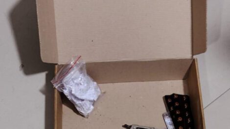 Adolescente investigado por drogas y arma