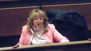 Celulares nuevos para legisladores solicitados por María Elena Ortega