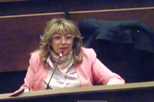 Celulares nuevos para legisladores solicitados por María Elena Ortega