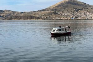Expedición científica Lago Titicaca evalúa la calidad del agua