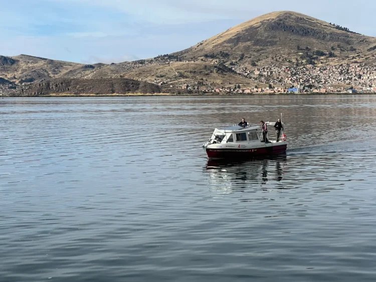 Expedición científica Lago Titicaca evalúa la calidad del agua