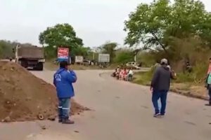 Bloqueo en la carretera a Abapó