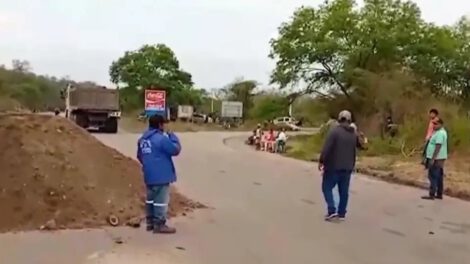 Bloqueo en la carretera a Abapó