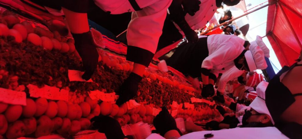 Oruro establece un nuevo récord con el charquekán más largo del mundo