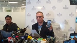 Carlos Alarcón denuncia corrupción en YPFB