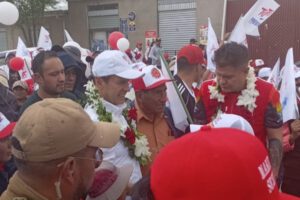 Tuto Quiroga y Juan Pablo Velasco en su campaña en Oruro