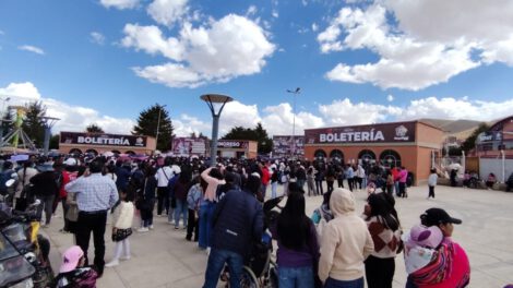 Feria de Exposición Técnica con actividades para niños en Oruro