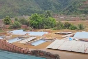 Desbordamiento del río Tipuani afecta a 250 familias