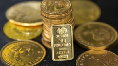 Oro alcanza récord histórico de 4,000 dólares