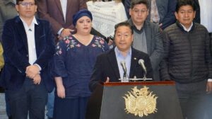 Luis Arce denuncia un golpe a la democracia