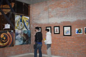 Obras de artistas plásticos orureños en Expoteco 2025