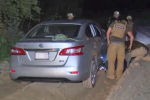 Falso pasajero roba un auto en Santa Cruz