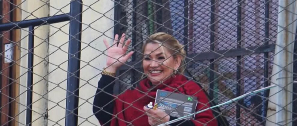 Jeanine Áñez envía un mensaje a las mujeres bolivianas en su día desde prisión