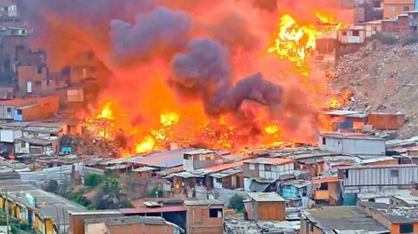 Incendio en San Juan de Miraflores afecta 100 viviendas
