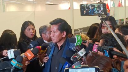 Propuestas económicas engañosas del senador Félix Ajpi