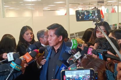 Propuestas económicas engañosas del senador Félix Ajpi