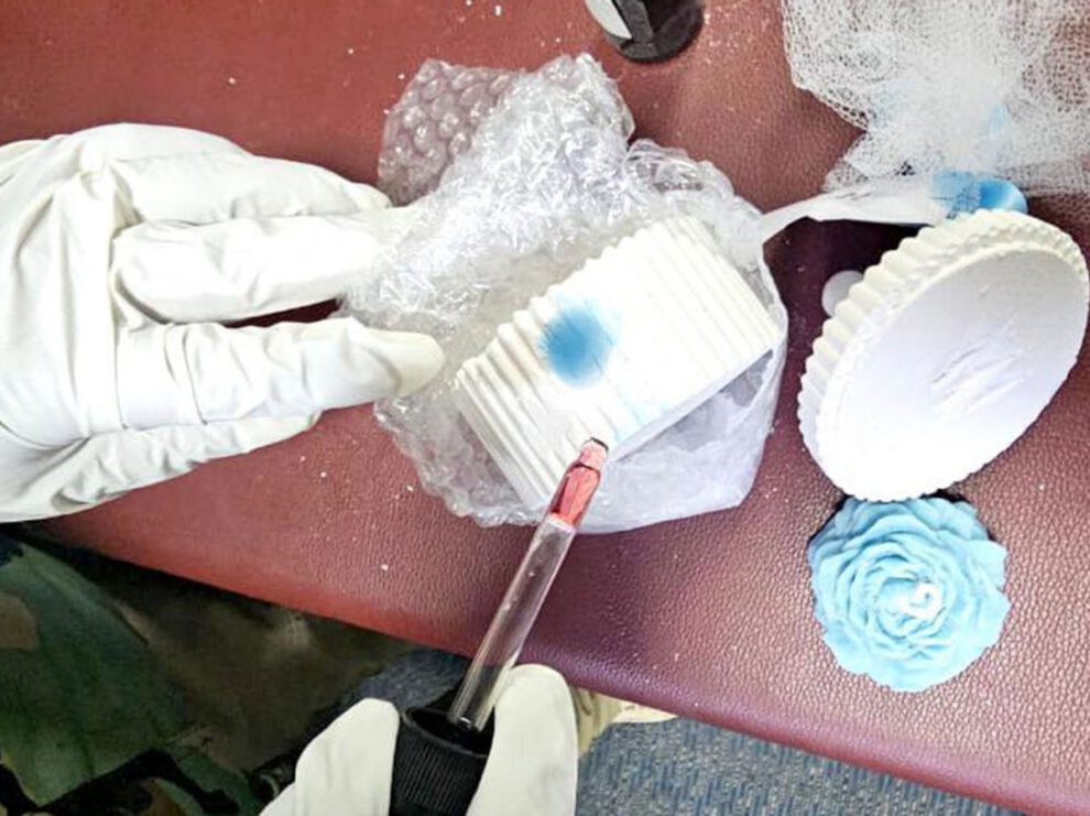 Cocaína en velas aromáticas en el aeropuerto de El Alto