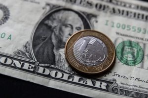 Caída del dólar impulsa economías en América Latina