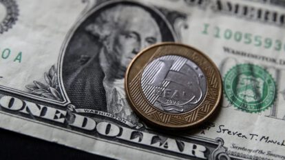 Caída del dólar impulsa economías en América Latina