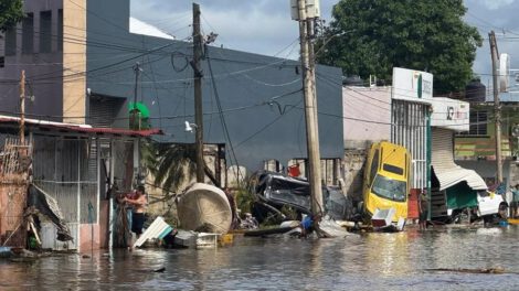 Fotografía que muestra una inundación y los daños causados por fuertes lluvias en Veracruz