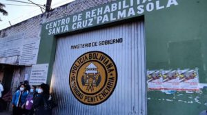 Policía dado de baja por introducir droga en penal de Palmasola
