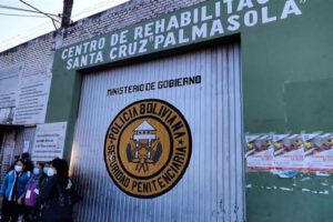 Policía dado de baja por introducir droga en penal de Palmasola