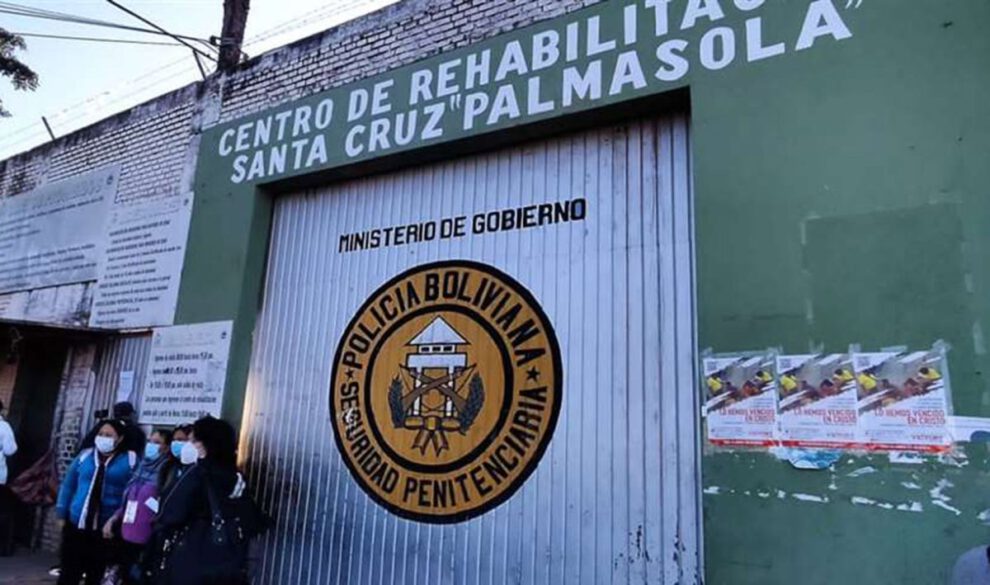 Policía dado de baja por introducir droga en penal de Palmasola