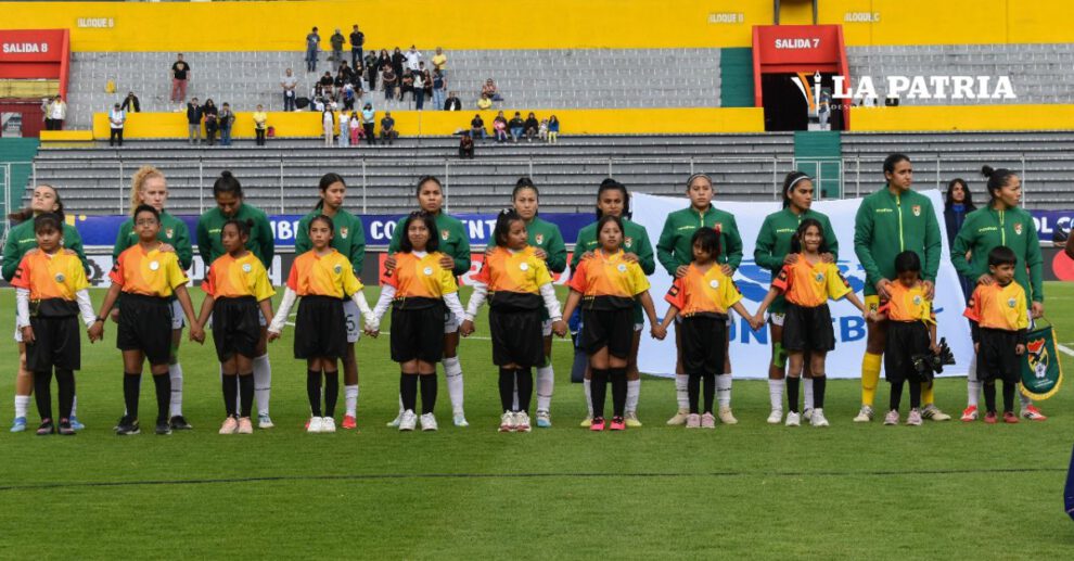 Liga de Naciones del fútbol femenino con el combinado boliviano