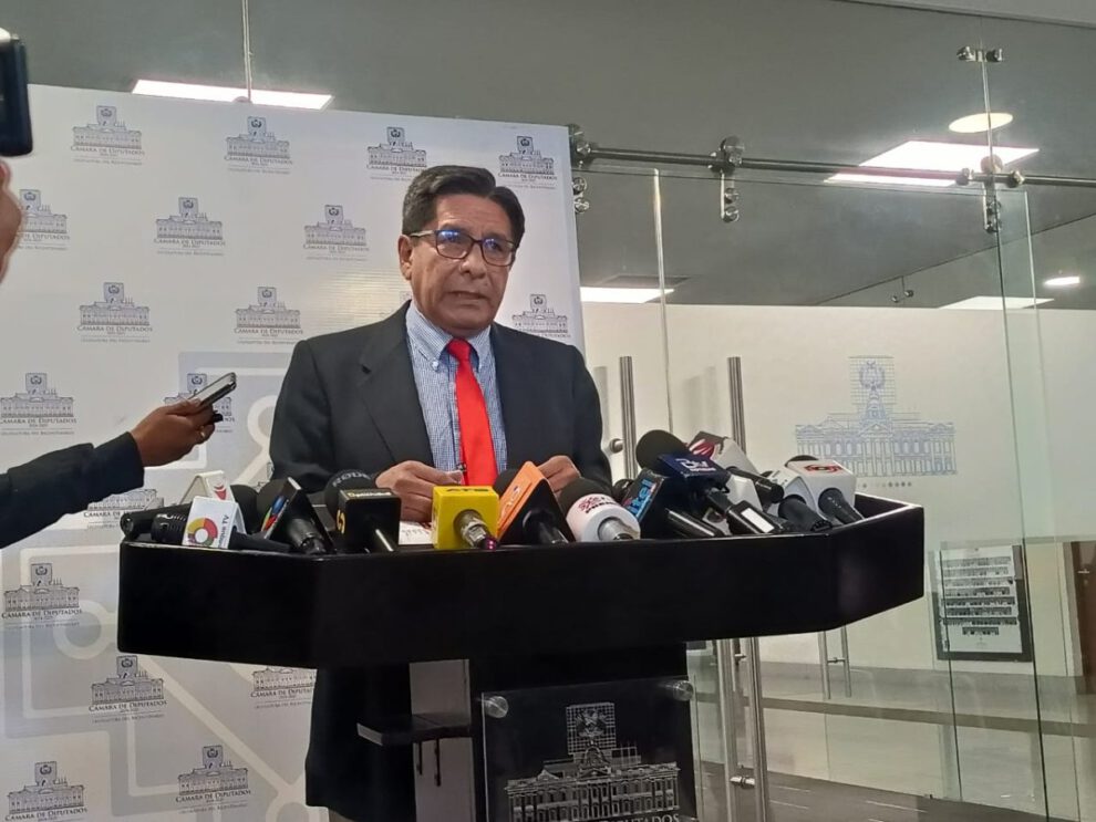 Crisis económica en Bolivia según diputado José Luis Porcel