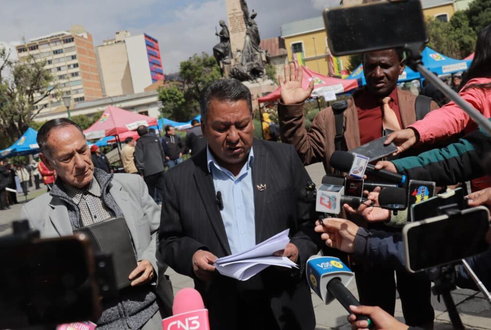 Iglesias evangélicas de Bolivia respaldan a Tuto Quiroga por su compromiso familiar