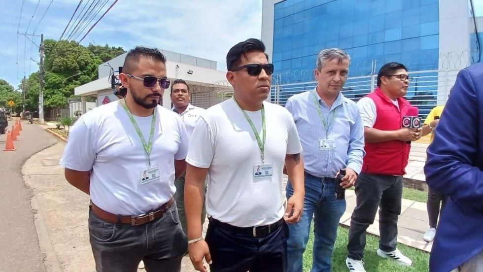 Allanan oficinas de YPFB por presunto contrabando