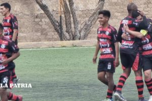Terrazas FC celebra triunfo en el torneo de la Primera B