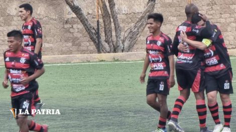 Terrazas FC celebra triunfo en el torneo de la Primera B