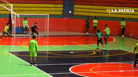 Selecciones de Bolivia en futsal se preparan en Oruro