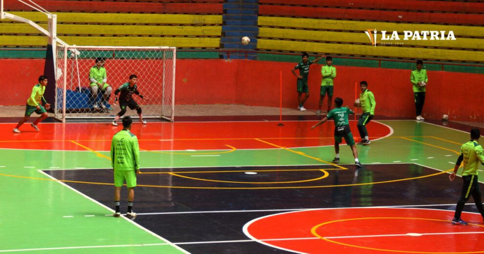 Selecciones de Bolivia en futsal se preparan en Oruro