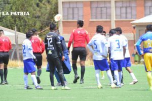 Partido suspendido por insultos a los árbitros