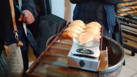 Clausuran panadería Oruro tras encontrar heces de ratón en harina