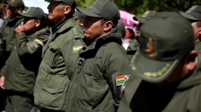 Policías dados de baja por faltas graves en Bolivia