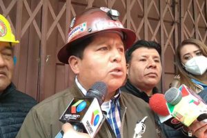 Juan Carlos Huarachi en conferencia de prensa