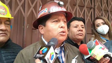 Juan Carlos Huarachi en conferencia de prensa