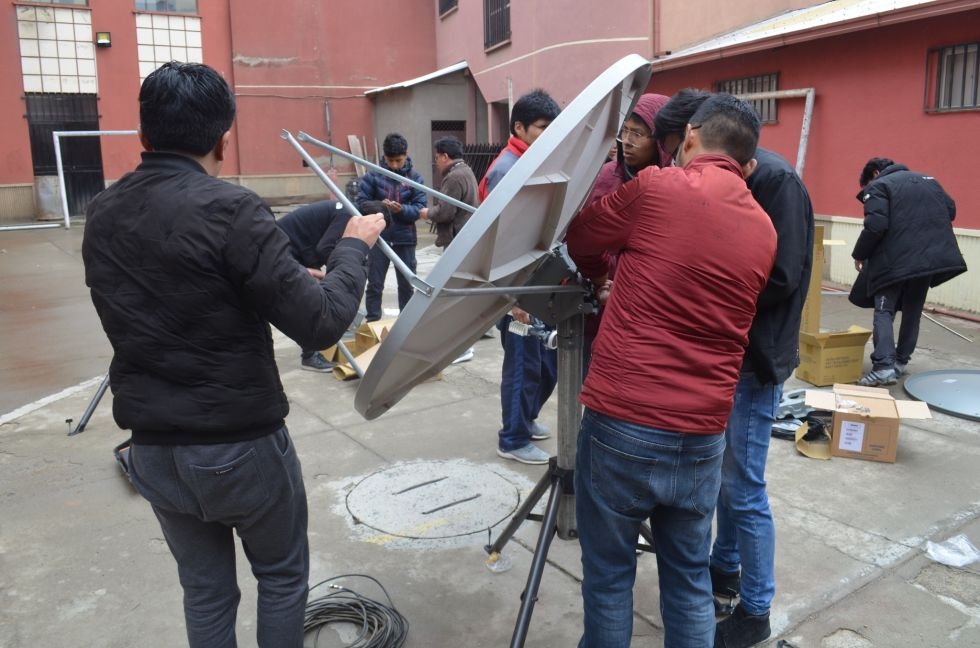 Resultados electorales garantizados por antenas satelitales