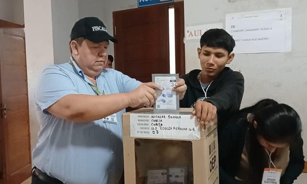 Supervisión del proceso electoral en Bolivia