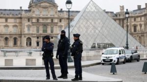 Robo de joyas en el Louvre