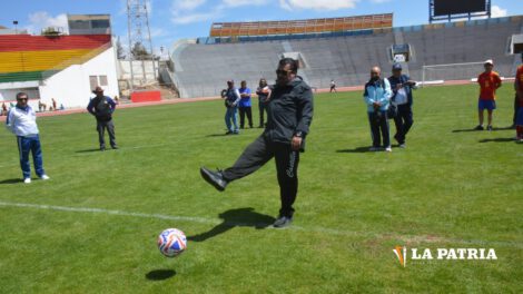 Torneo de fútbol en Oruro inaugurado por Freddy Padilla