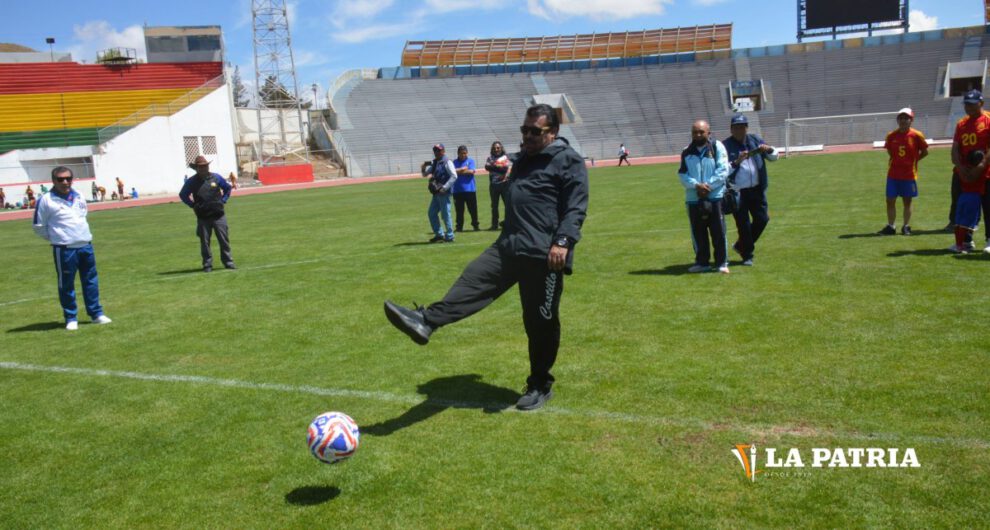 Torneo de fútbol en Oruro inaugurado por Freddy Padilla