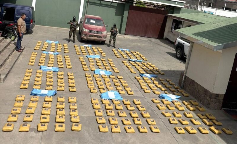 Secuestran vehículo con marihuana en Cochabamba