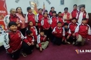 Integrantes de la selección orureña de tenis de mesa